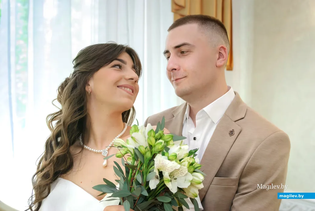 07.05.2026. Отдел ЗАГС Бобруйского горисполкома. Свадебная пара. Карина и Егор
