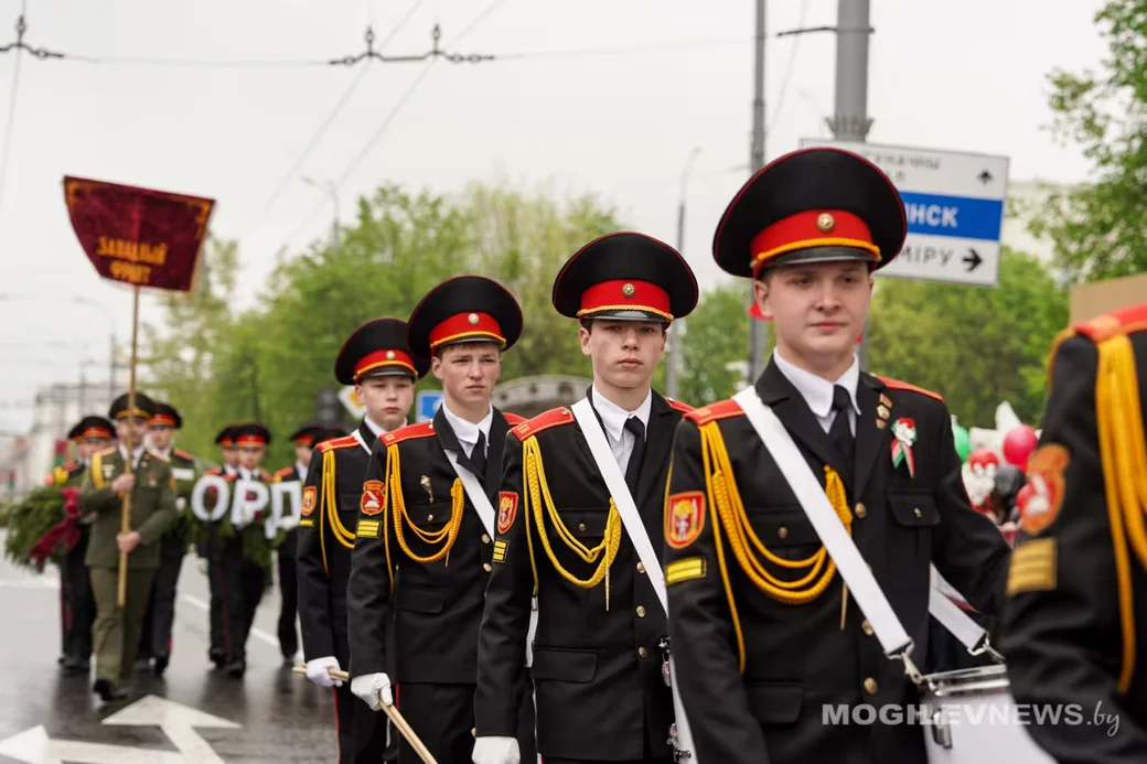 Могилев, 9 мая 2026 года. Шествие праздничной колонны. Фото: mogilevnews.by. 