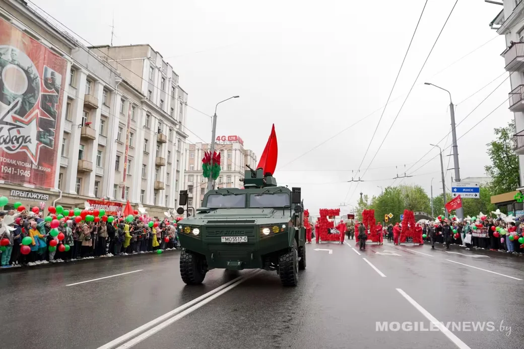 Могилев, 9 мая 2026 года. Шествие праздничной колонны. Фото: mogilevnews.by. 