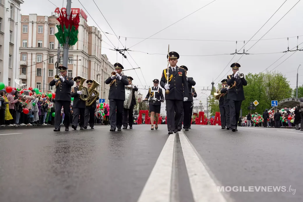Могилев, 9 мая 2026 года. Шествие праздничной колонны. Фото: mogilevnews.by. 