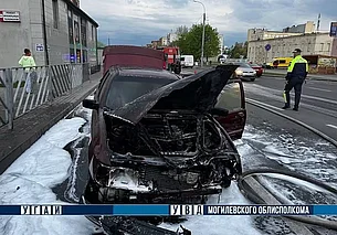 В Могилеве на Островского вечером 12 мая во время движения загорелся автомобиль