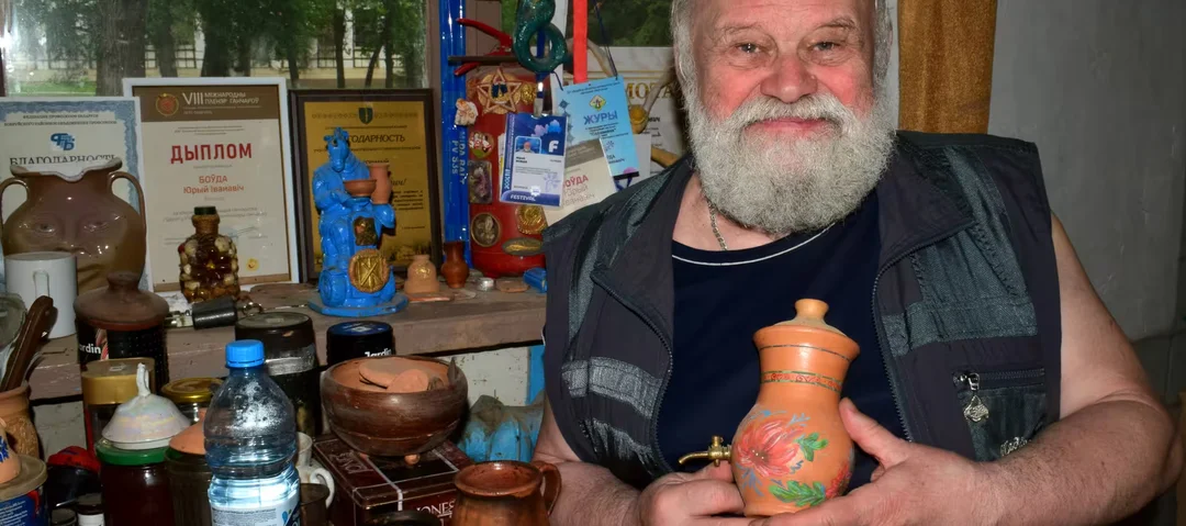 «Хто на гліне, той не згіне». Поговорили с Юрием Бовдой, народным мастером из Бобруйска