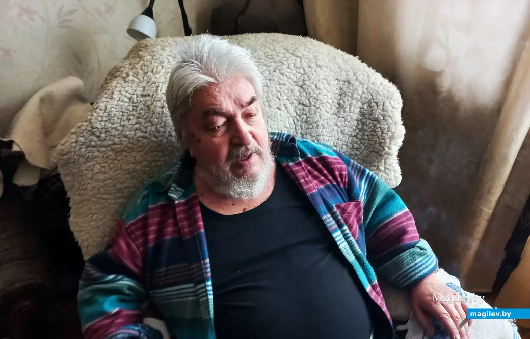  2019-й год, Могилев. Александр Шабалин в своей квартире «Дома заходящего солнца».