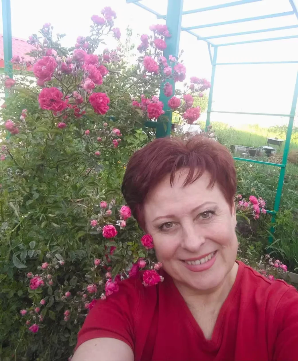  Валентина Васильевна Максимова у себя на даче. 