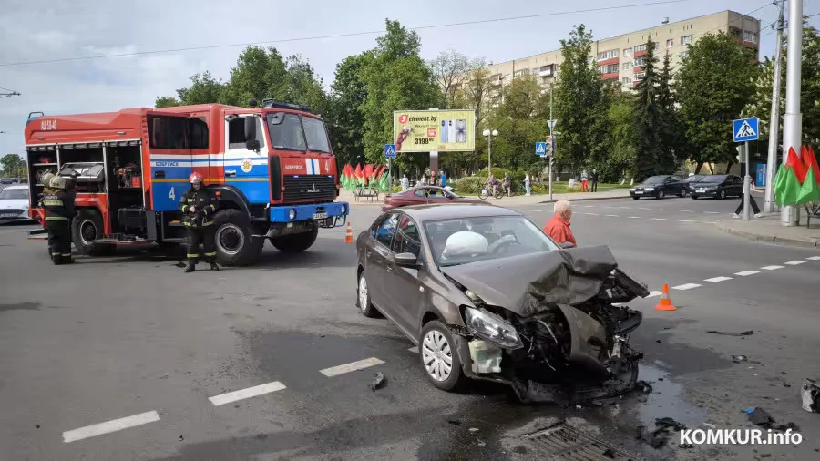 17.05.2026. Бобруйск. Улица Минская, последствия аварии BMW и VW Polo. 