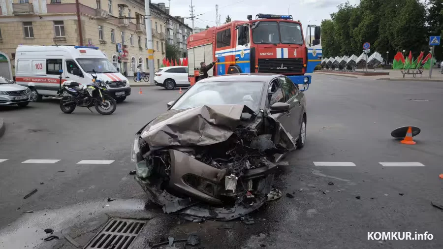 17.05.2026. Бобруйск. Улица Минская, последствия аварии BMW и VW Polo. 
