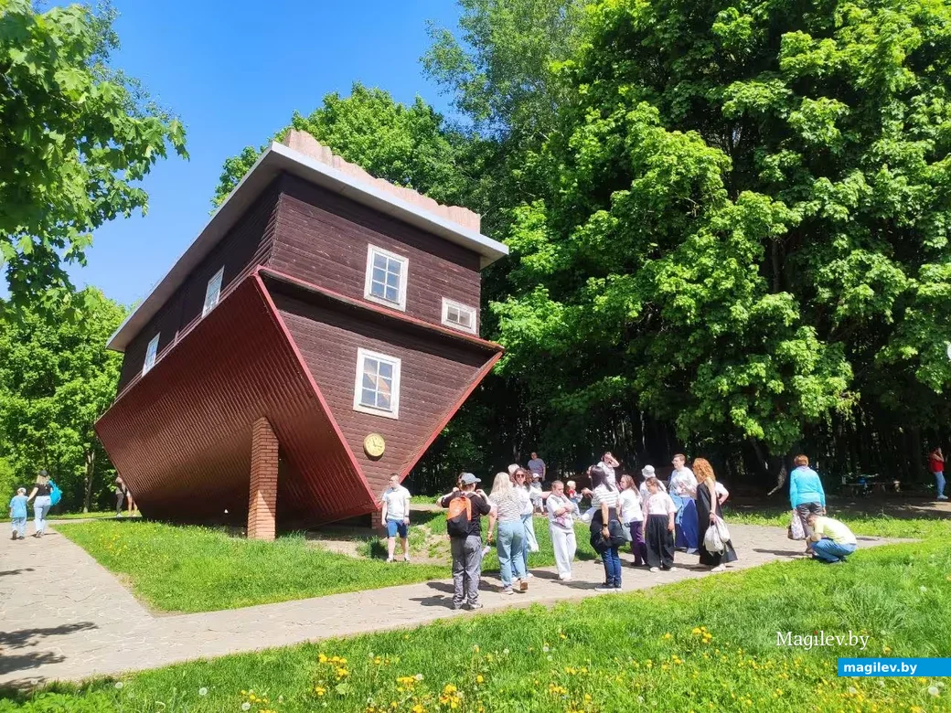   17.05.2026. Музейный комплекс «Дукорский маентак».. Перевернутый дом. 
