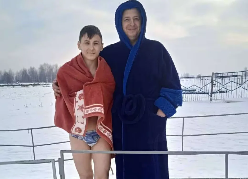 2018 год. Виктор Грищенко с сыном Андреем на Крещение.