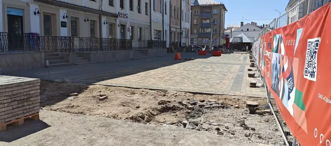 Вместо автостоянки – создается пешеходная зона на улице Ленинской в Могилеве. Фотофакт