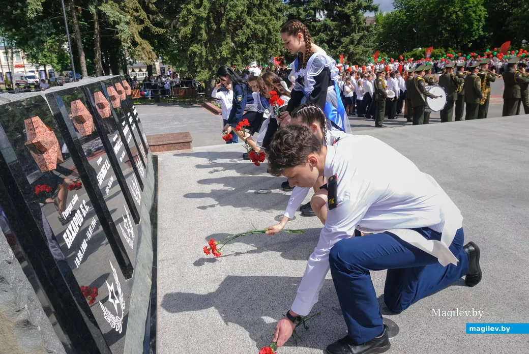 23.05.2026. Площадь Победы. Торжественная линейка и последний звонок для выпускников школ 2026 года