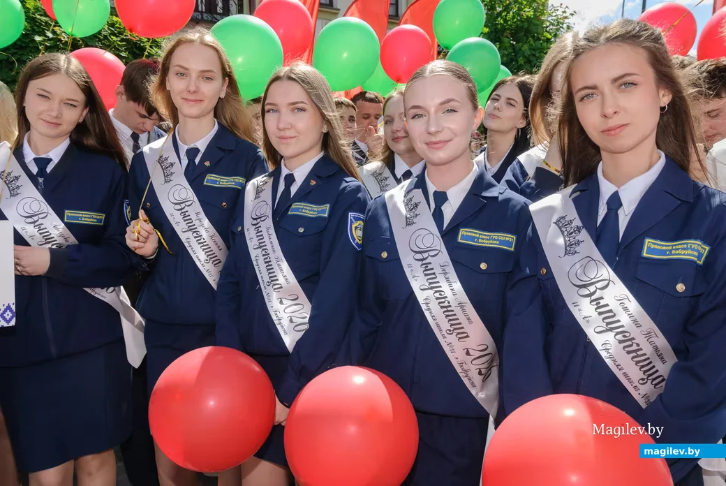 23.05.2026. Площадь Победы. Торжественная линейка и последний звонок для выпускников школ 2026 года