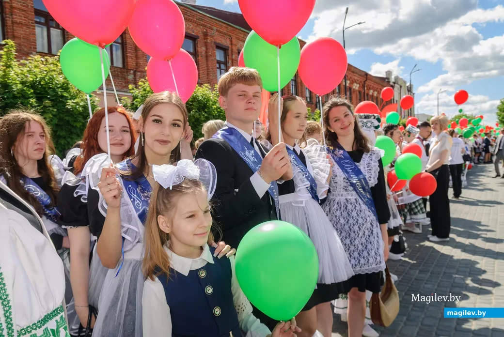 23.05.2026. Площадь Победы. Торжественная линейка и последний звонок для выпускников школ 2026 года