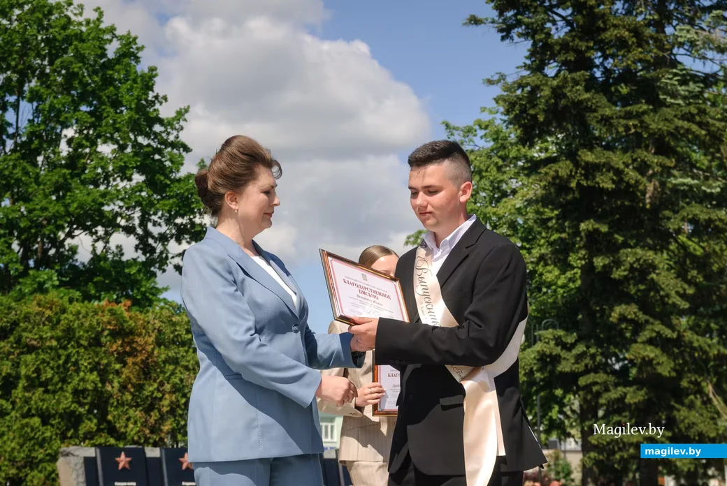 23.05.2026. Площадь Победы. Торжественная линейка и последний звонок для выпускников школ 2026 года.