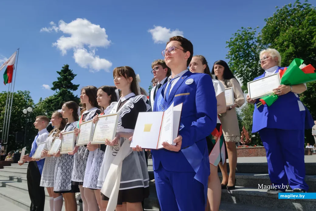 23.05.2026. Площадь Победы. Торжественная линейка и последний звонок для выпускников школ 2026 года