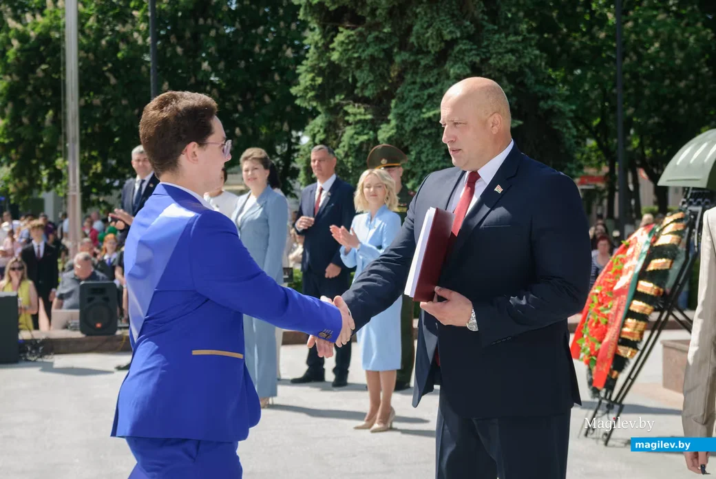 23.05.2026. Площадь Победы. Торжественная линейка и последний звонок для выпускников школ 2026 года.