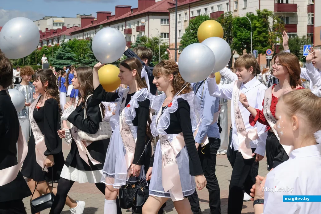 23.05.2026. Площадь им. В.И.Ленина. Шествие выпускников школ 2026 года на площадь имени В.И.Ленина и