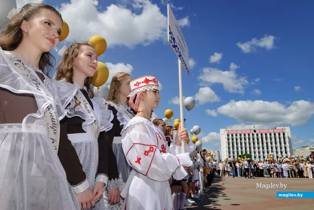 23.05.2026. Площадь им. В.И.Ленина. Шествие выпускников школ 2026 года на площадь имени В.И.Ленина и