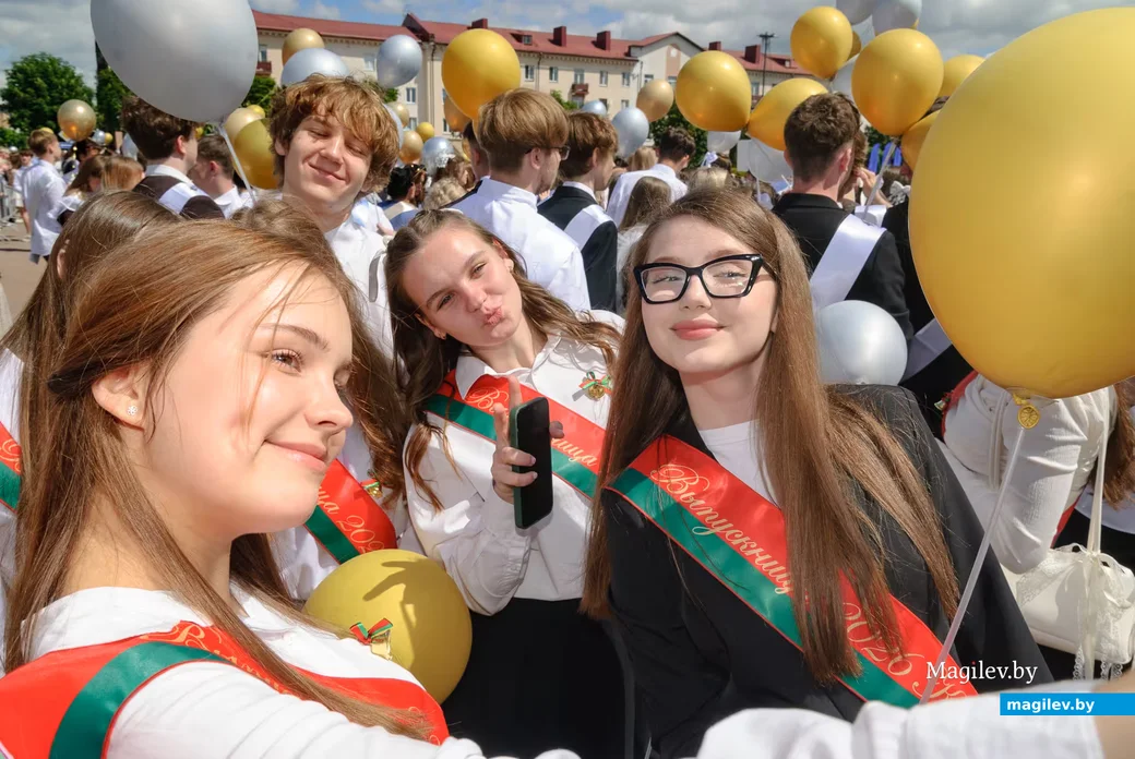 23.05.2026. Площадь им. В.И.Ленина. Шествие выпускников школ 2026 года на площадь имени В.И.Ленина и