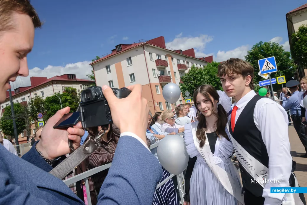 23.05.2026. Площадь им. В.И.Ленина. Шествие выпускников школ 2026 года на площадь имени В.И.Ленина и