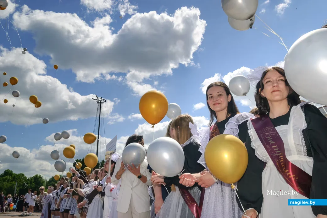 23.05.2026. Площадь им. В.И.Ленина. Шествие выпускников школ 2026 года на площадь имени В.И.Ленина и