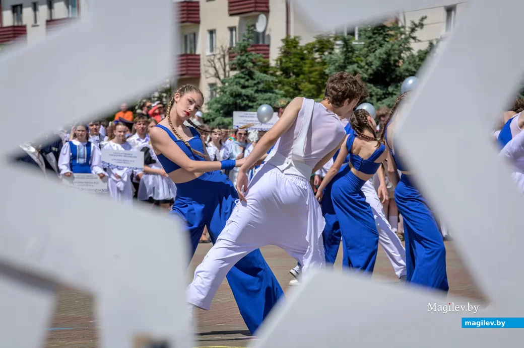 23.05.2026. Площадь им. В.И.Ленина. Шествие выпускников школ 2026 года на площадь имени В.И.Ленина и