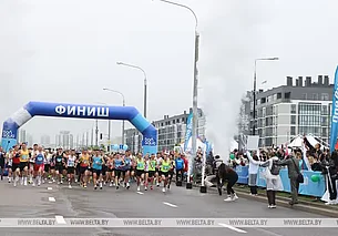 Более полутора тысяч бегунов из 13 стран приняли участие в полумарафоне One Run в Минске