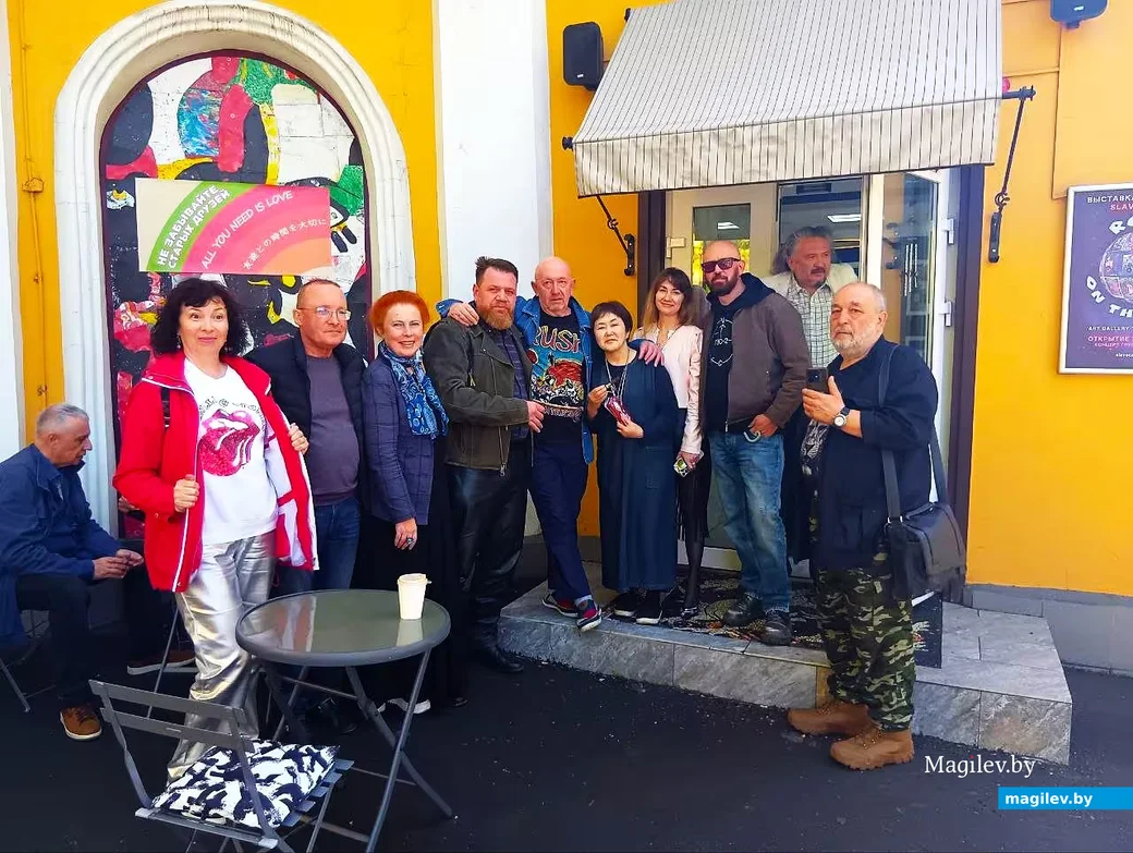 22.05.2026, Иркутск. Выставка рок-плакатов Славы Каррота. 