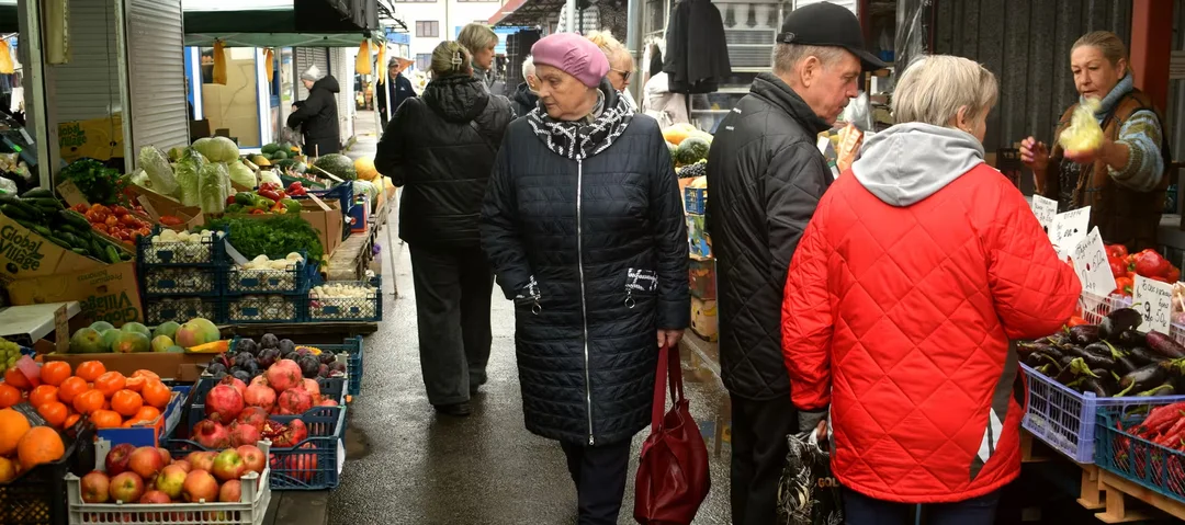 Цены вперемешку и много уценки. Что почем на рынке глубокой осенью