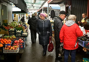 Цены вперемешку и много уценки. Что почем на бобруйском «Западном» глубокой осенью