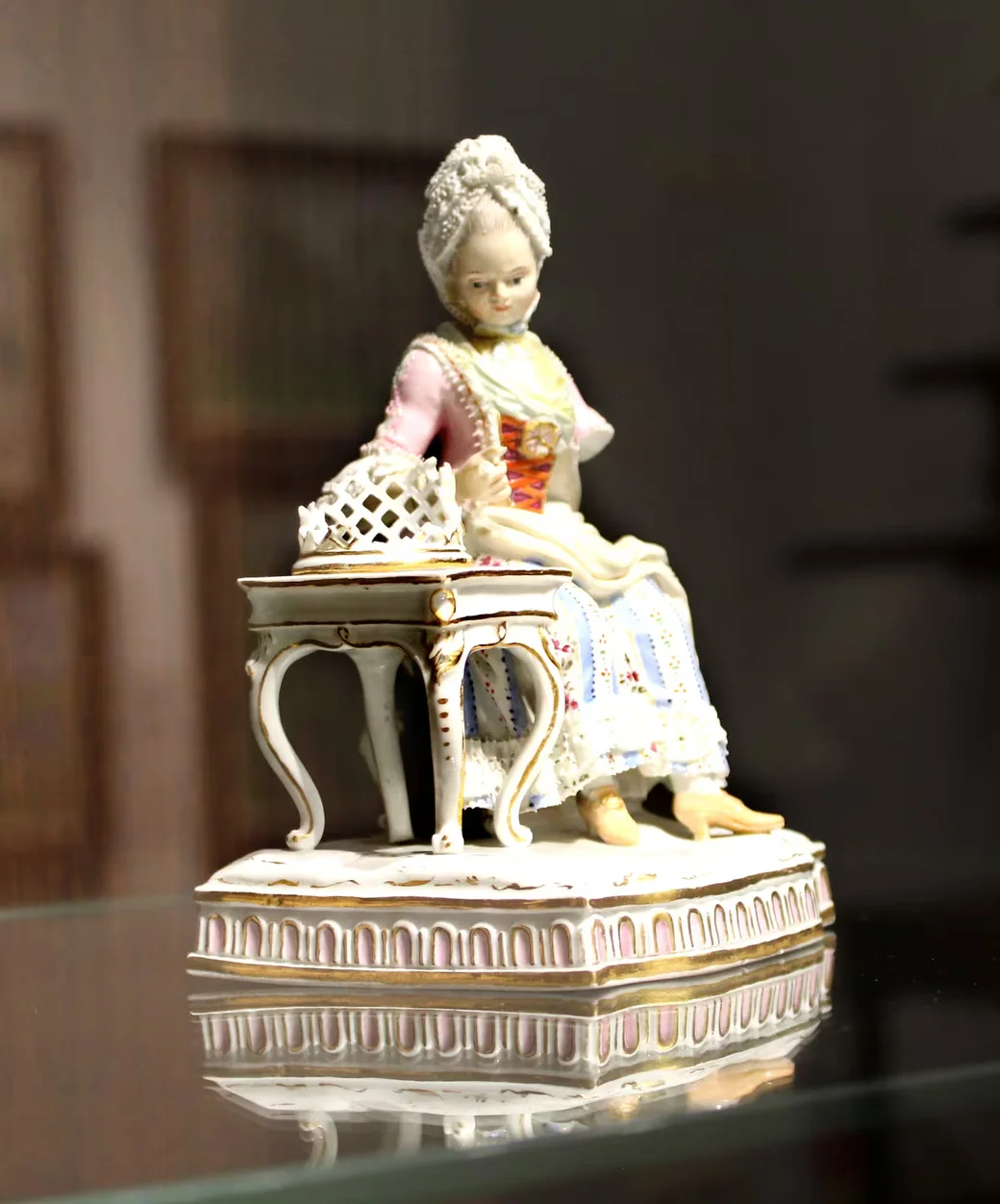 Экспозиция музея. «Дама». Мейсенский фарфоровый завод.1890 г.