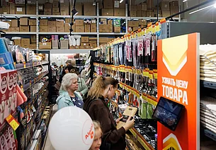 Нашумевшие туи за 8,99 и кресла за 39,9. На распродаже в ОМА отдают товары по суперценам