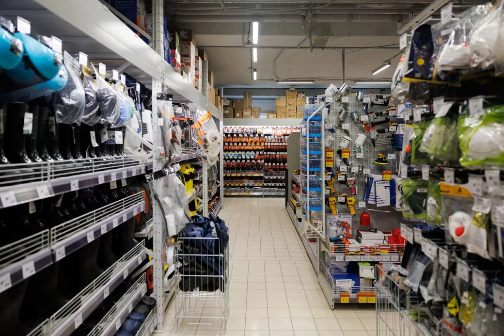 Нашумевшие туи за 8,99 и кресла за 39,9. В ОМА разметают товары по суперценам. 