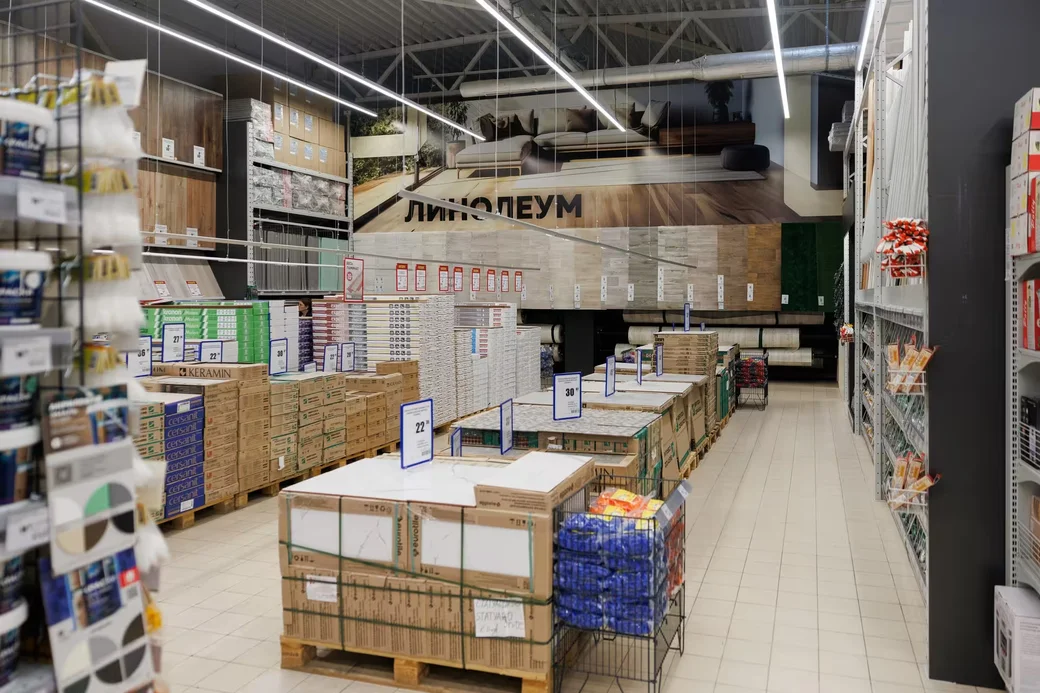 Нашумевшие туи за 8,99 и кресла за 39,9. В ОМА разметают товары по суперценам. 