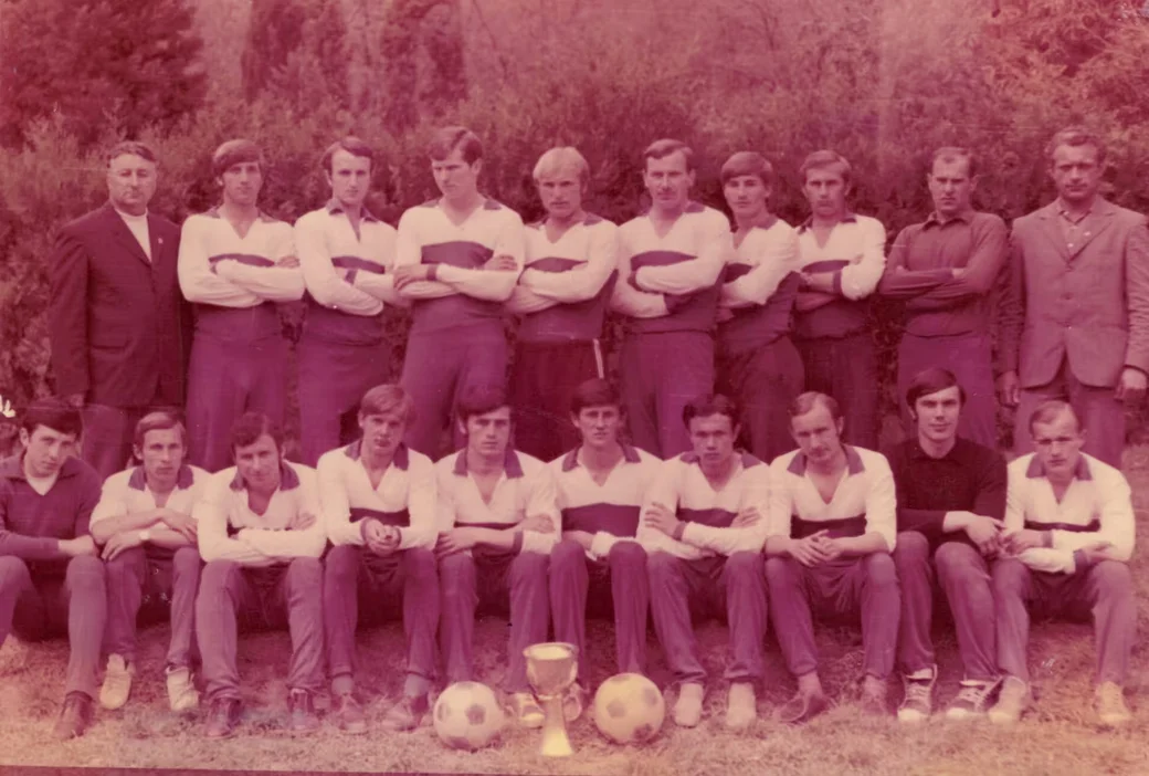 Начало 1970-х. «Спартак» (Могилев) в Болгарии. Николай Евсикевич – в верхнем ряду пятый справа.