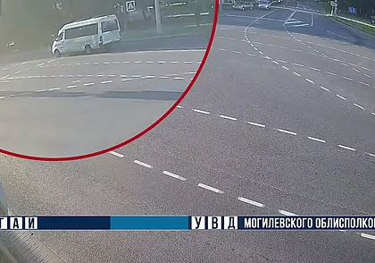 В Могилеве на пешеходном переходе маршрутка сбила женщину. Пострадавшая в больнице