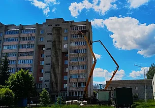Капитальный ремонт могилевской девятиэтажки: мы пожелали друг другу успехов