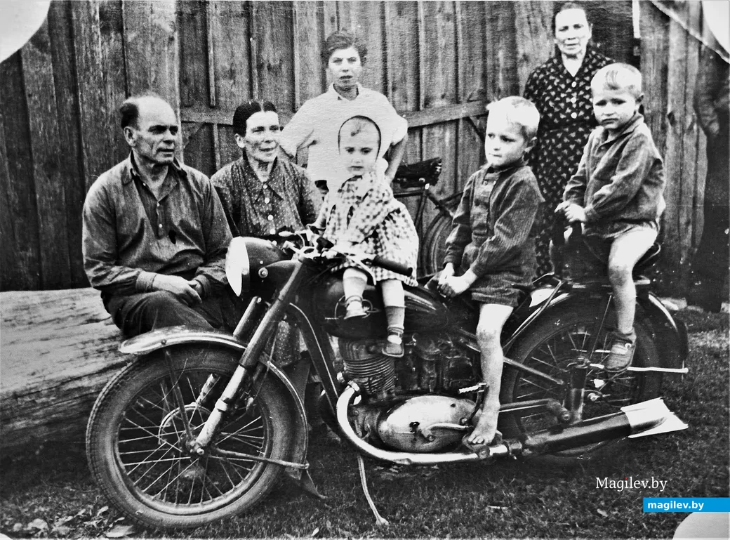 1950-е годы, Могилев. Неподалеку от Селянской бани. Соседи Сергея.