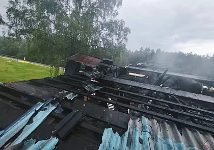 В Могилевском районе молния подожгла бытовку на железнодорожной станции