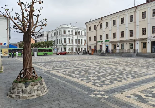 В Могилеве на одну площадь стало больше. Фотофакт