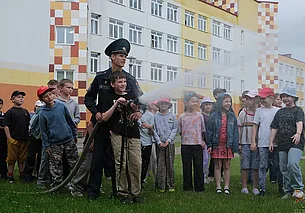 Бобруйские школьники учились спасению на воде и ликвидации пожара
