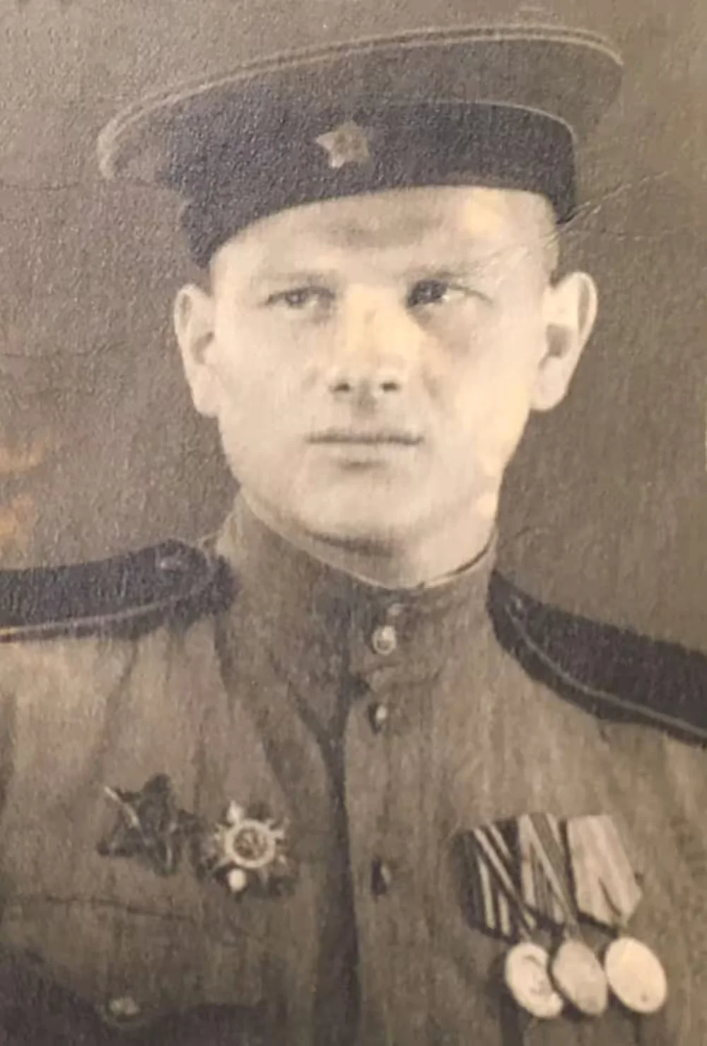 1945 г. Старший сержант Иван Скиндер.