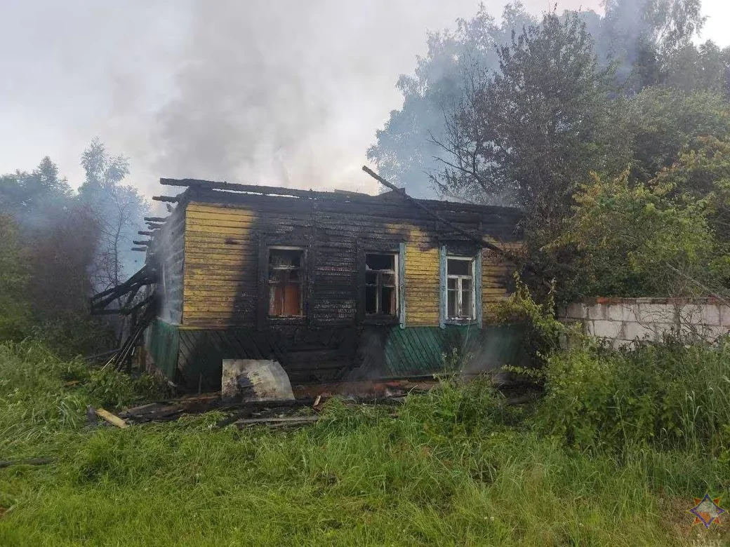 21 июня 2026 года. Пожар в деревне Хотимка Шкловского района. Фото: МЧС.