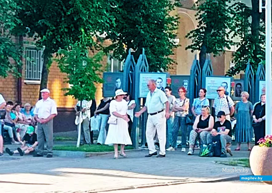   21.06.2026, Могилев, площадь  Славы. Супруги Онищук на концерте «Хора Турецкого».