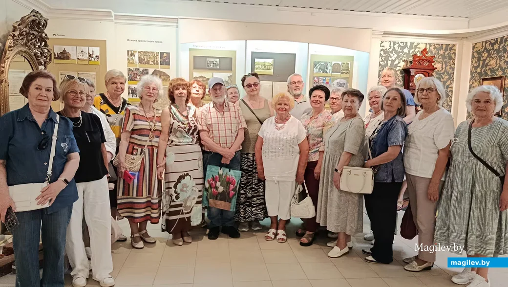 24.06.2026 г. Глуск. Бобруйские педагоги-ветераны в Глусском краеведческом музее.