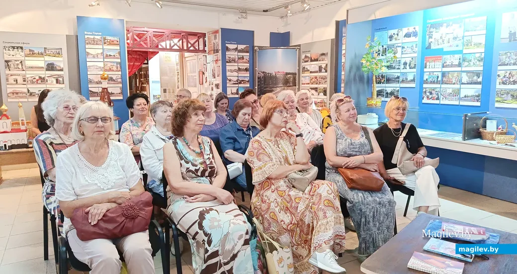 24.06.2026 г. Глуск. Бобруйские педагоги-ветераны в Глусском краеведческом музее на встрече с