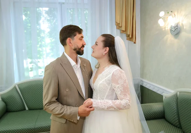 «Приехал в кафе с букетом и кольцом». Свадьба в «зеркальную» дату в Бобруйске