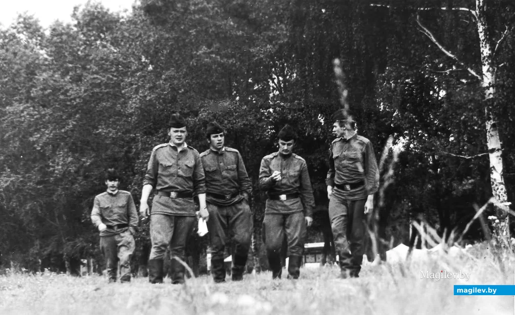  3 июля, 1977 года, Осиповичи. В заранее оговоренное время мы направляемся в условное место.
