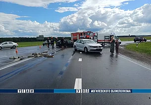 Две легковушки столкнулись под Славгородом. Пострадали женщина и ребенок