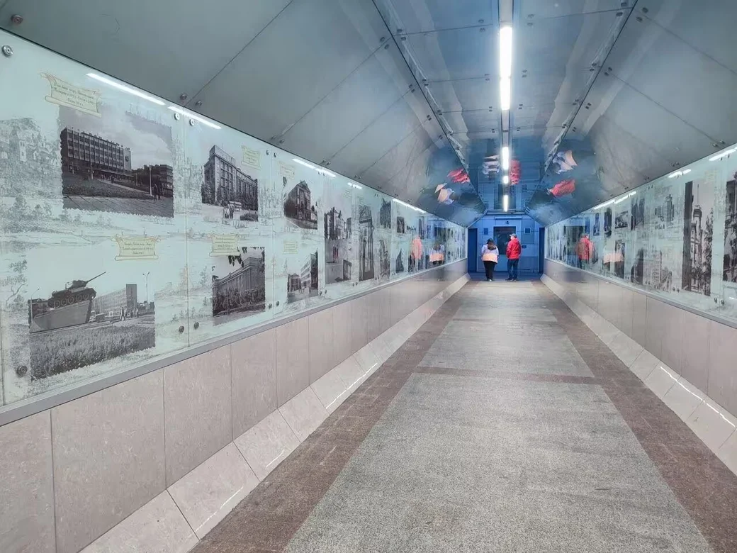 2026. Могилев. Мини-галерея фотографий Могилева разных эпох в подземном переходе.