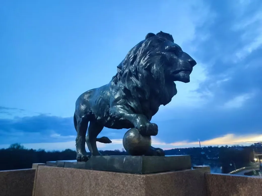 2026, Могилев. Знаменитый мост со львами.